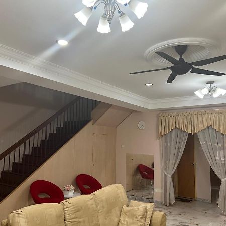 D'Lestari Homestay 史里肯邦安 外观 照片