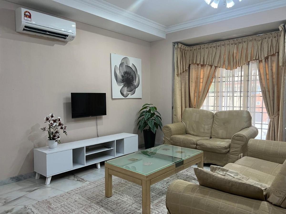 D'Lestari Homestay 史里肯邦安 外观 照片