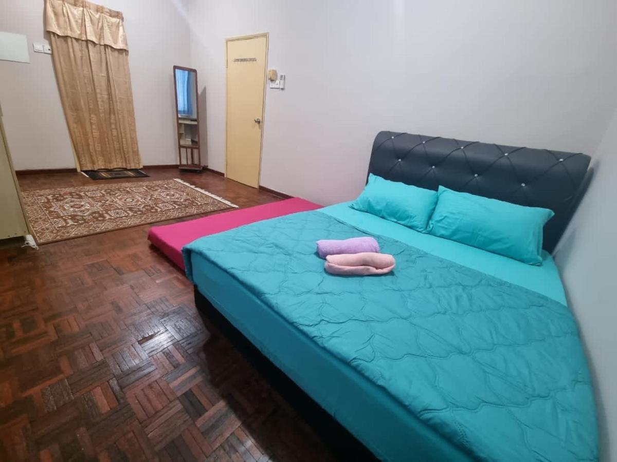D'Lestari Homestay 史里肯邦安 外观 照片