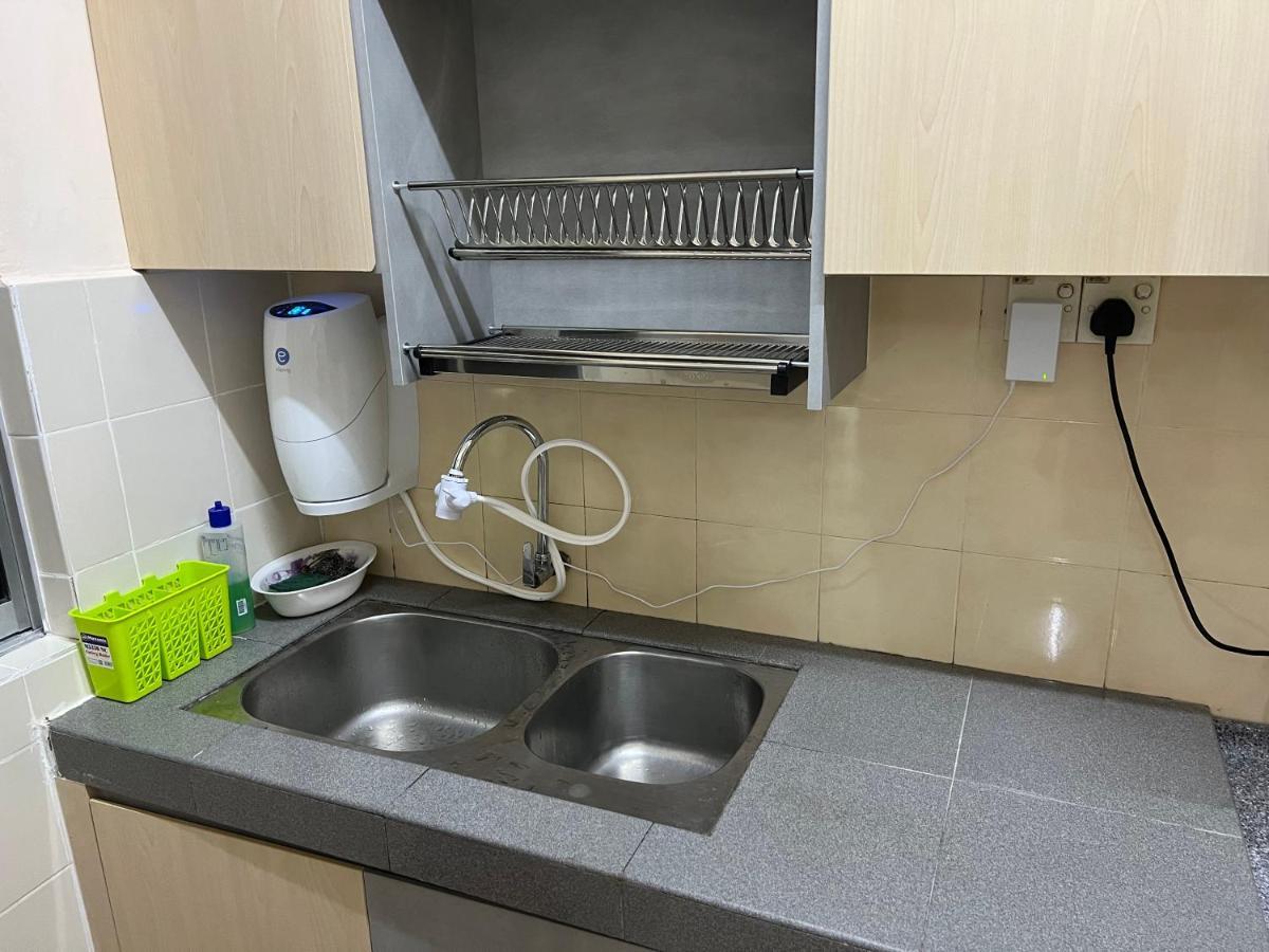 D'Lestari Homestay 史里肯邦安 外观 照片