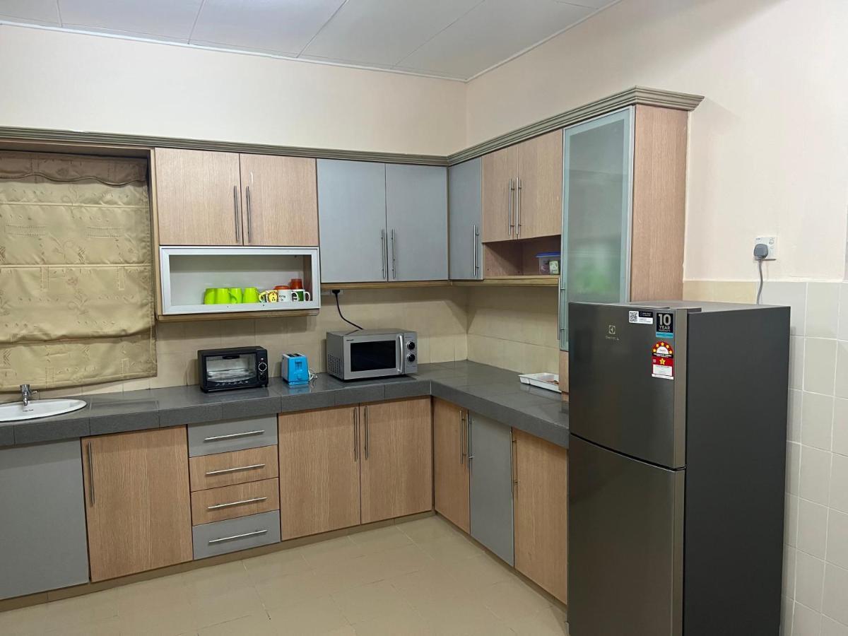 D'Lestari Homestay 史里肯邦安 外观 照片