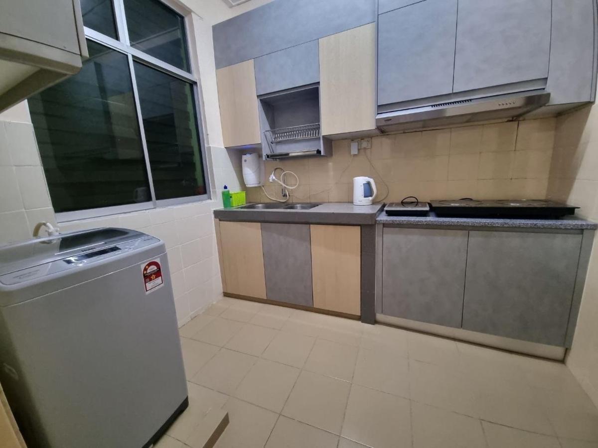 D'Lestari Homestay 史里肯邦安 外观 照片