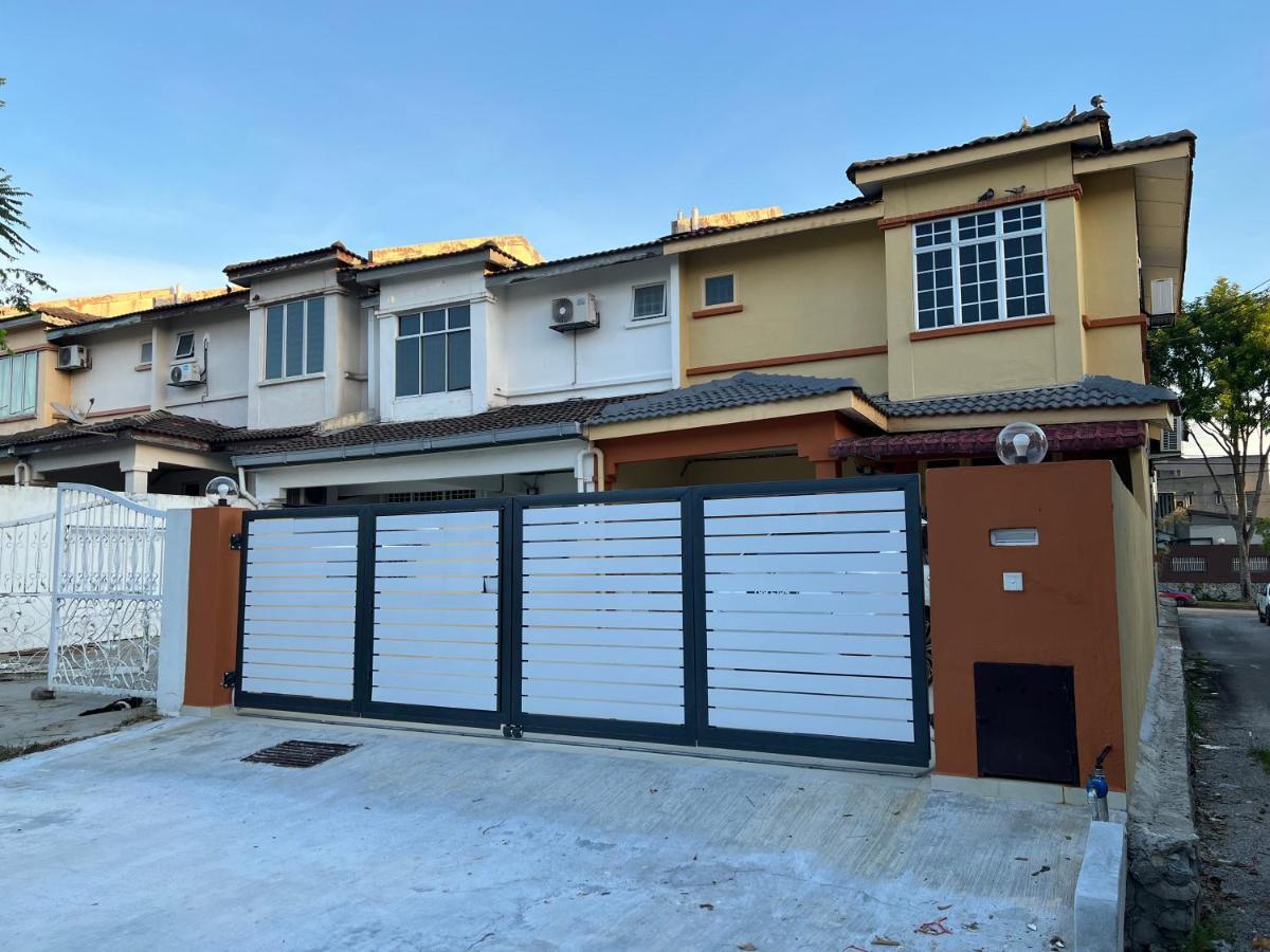 D'Lestari Homestay 史里肯邦安 外观 照片