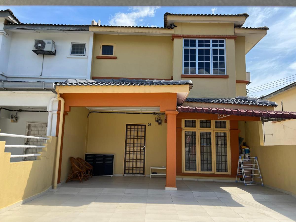 D'Lestari Homestay 史里肯邦安 外观 照片
