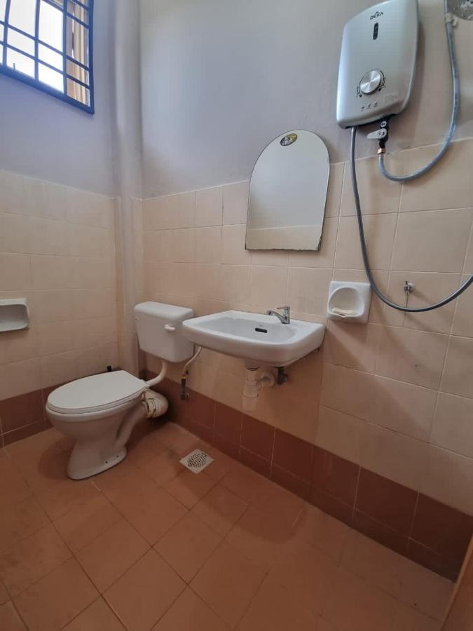 D'Lestari Homestay 史里肯邦安 外观 照片