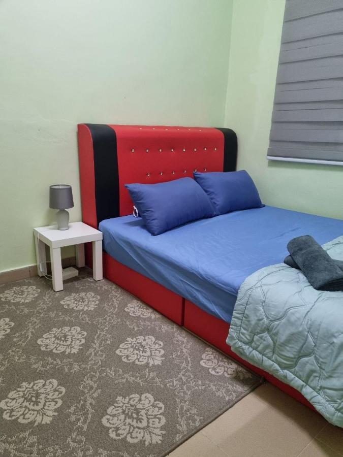D'Lestari Homestay 史里肯邦安 外观 照片
